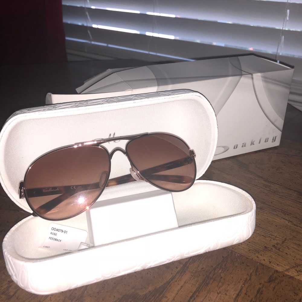 Women’s Oakley aviators with rose lenses